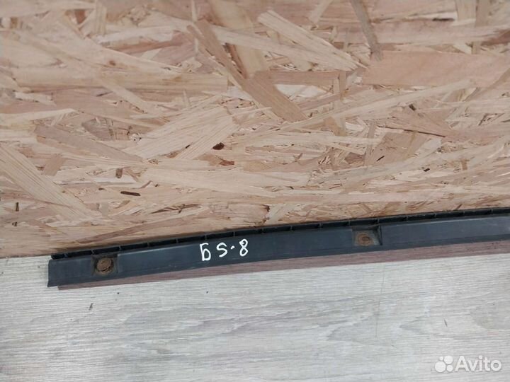 Направляющая заднего бампера Volkswagen Passat B5