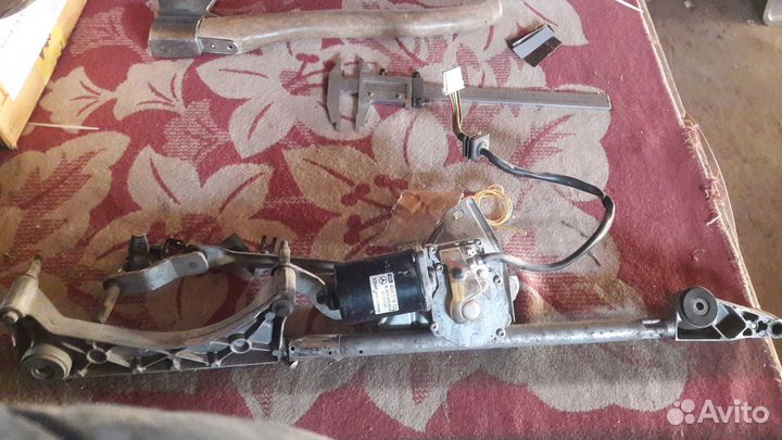 Механизм стеклоочистителя на mercedes-benz C-Clas