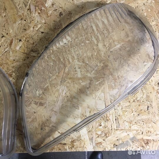 Стекла передних фар Шевроле нива