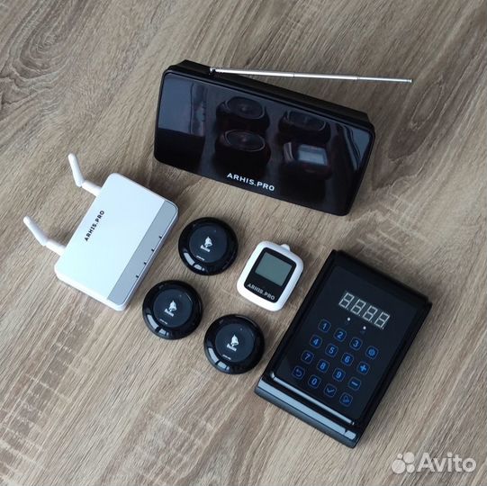 Кнопка вызова официанта, часы, табло, пуль, репите