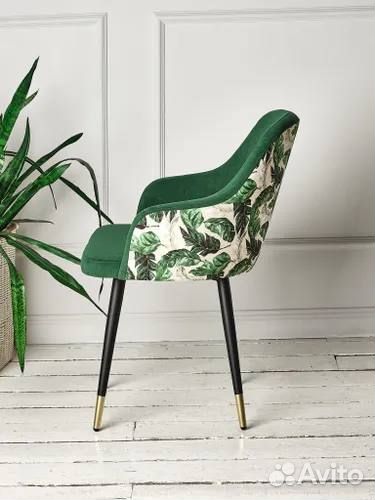 Дизайнерский стул с цветной спинкой