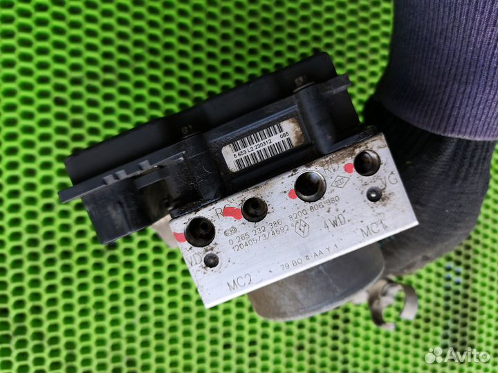 Блок абс кронштейн на Renault Duster 2012-нв