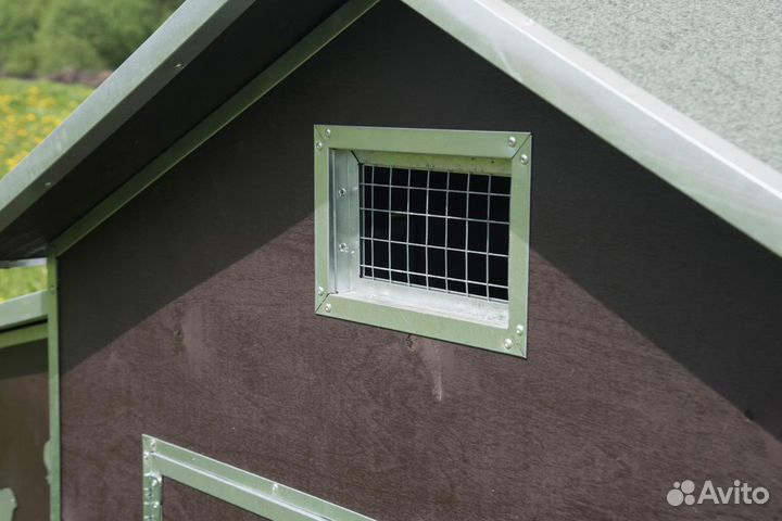 Утепленный курятник на 10 голов