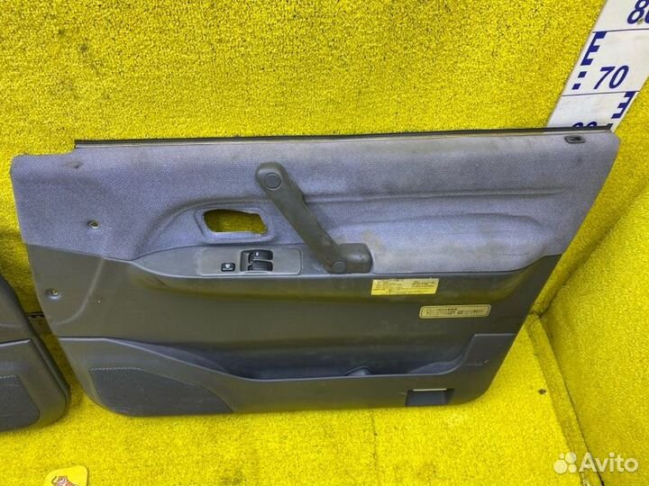 Обшивка дверей передняя Mitsubishi Pajero/Montero