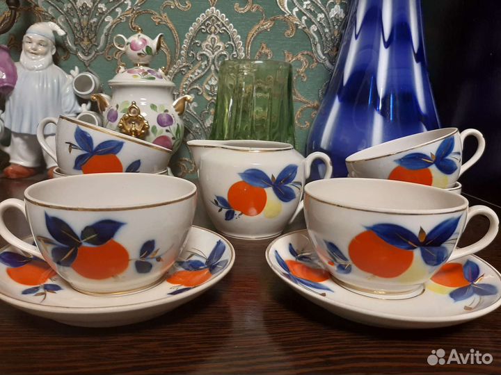 Часть винтажного сервиза