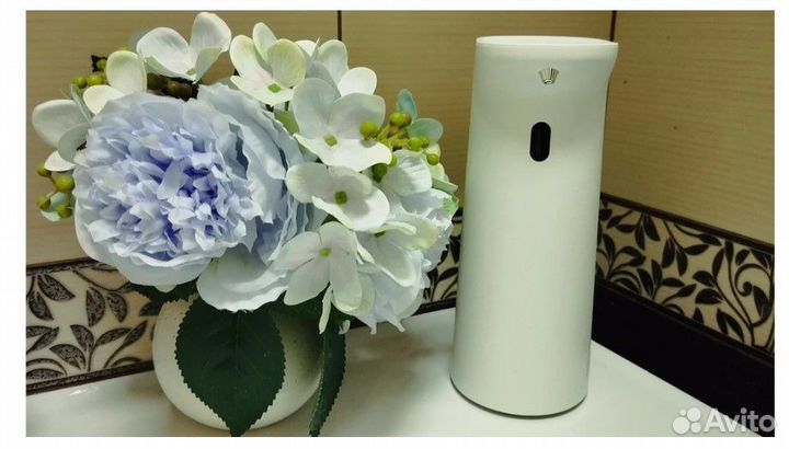 Сенсорный дозатор для жидкого мыла