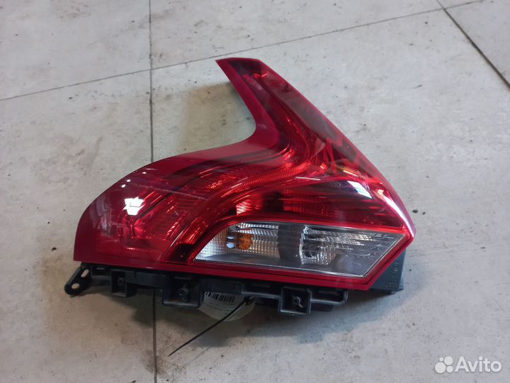 Фонарь задний левый на Volvo V40 2012-2016 год
