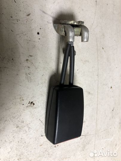 Задний замок ремня Volkswagen Passat B5