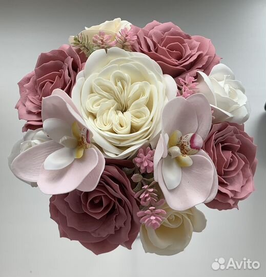 Букет из мыльных роз в вазе