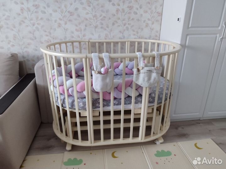 Кроватка для новорожденных с маятником