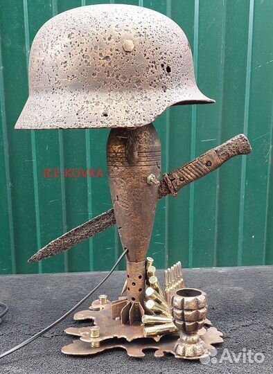 Антуражный светильник из немецкой каски и штыком