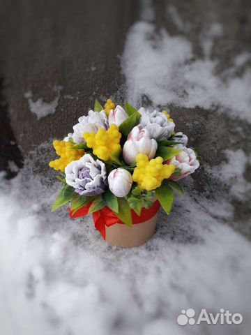 Неувядающий букет с мимозой