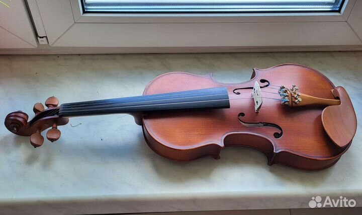 Скрипка Словакия 4/4,смычок,мостик, футляр