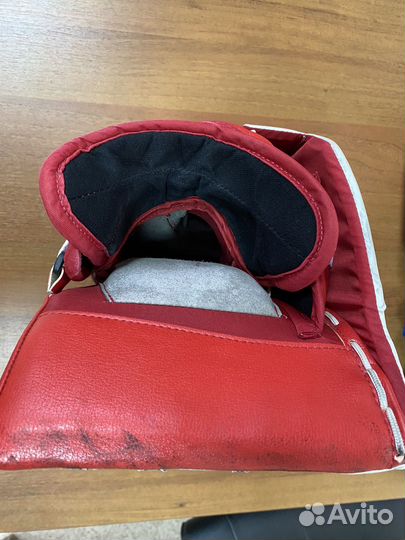 Блокер хоккейного вратаря