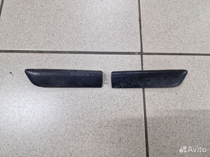 Молдинги передних крыльев верхние на Audi 80 B4