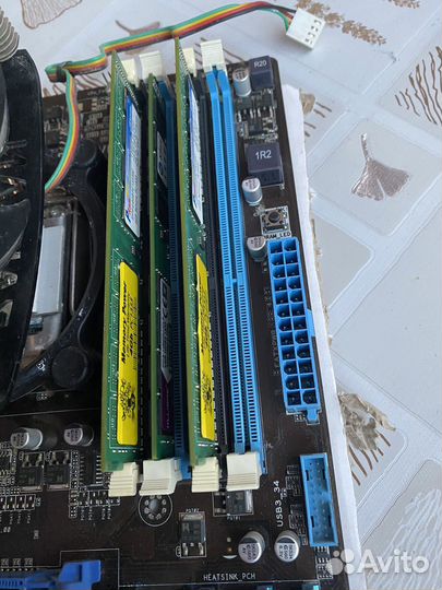 Материнская плата с процессором и памятью