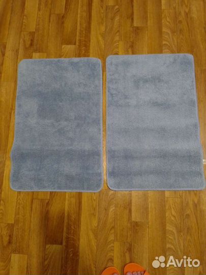 Новые коврики в ванную комнату 2 шт
