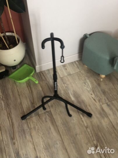 Подставка для гитары напольная
