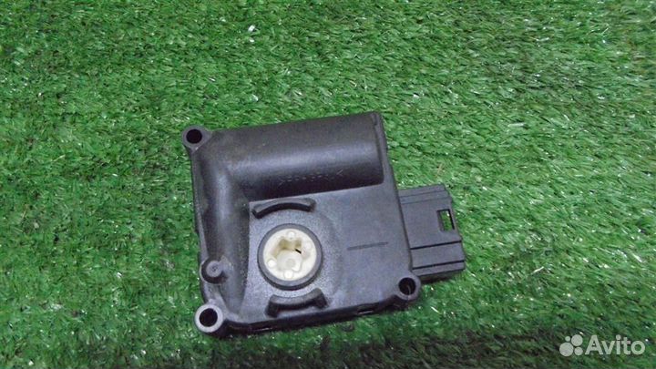 Моторчик заслонки печки Audi Allroad quattro 2005