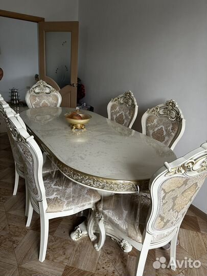 Стол обеденный и стулья