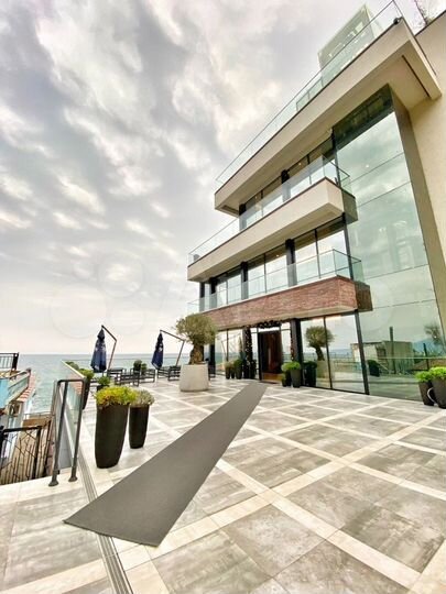 Действующий отель в Сириусе