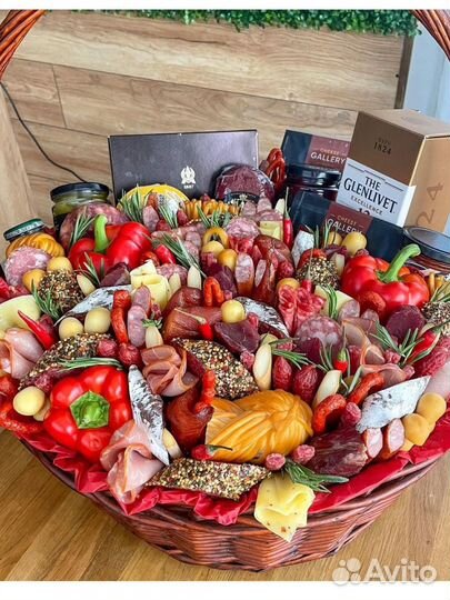 Подарочная корзина, мясной букет
