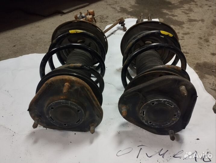 Передние стойки в сборе Toyota Corolla