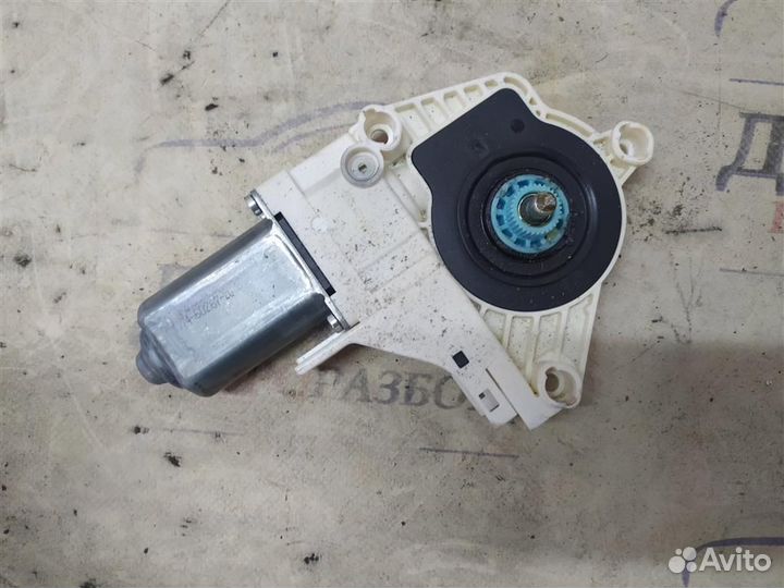 Моторчик стеклоподъемника передний правый Audi A4