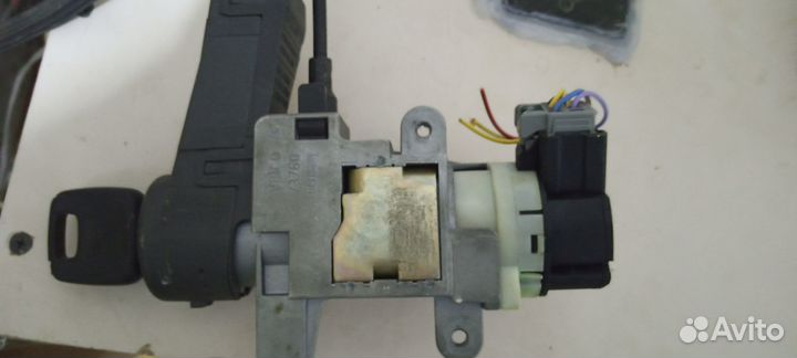 Замок зажигания в сборе
