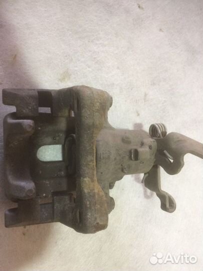 Суппорт задний правый Skoda Octavia A7 CWV 2014