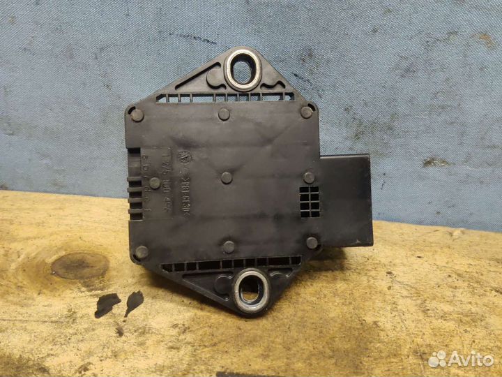 Датчик ускорения BMW X5 E70