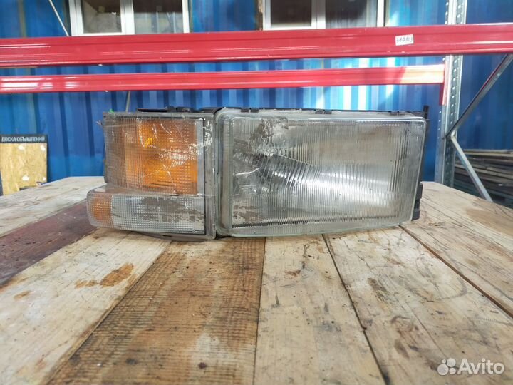 Фара левая (в сборе с поворотником) Scania