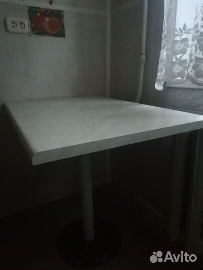 Кухонный стол