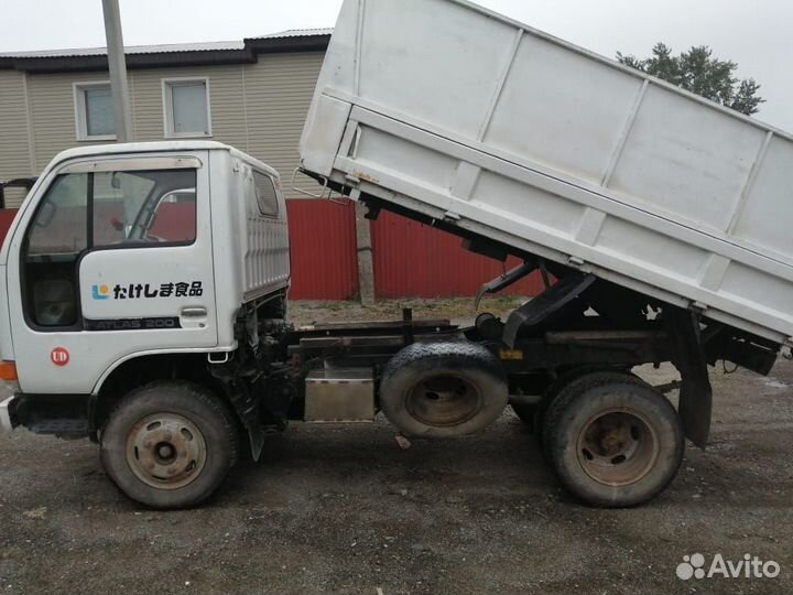 Nissan Atlas бортовой, 1989