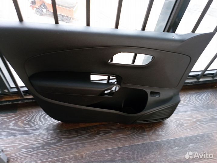 Дверная карта передняя левая на Фольксваген Поло