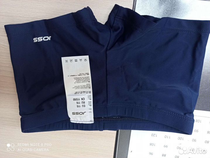 Спасательный жилет и плавательные трусы