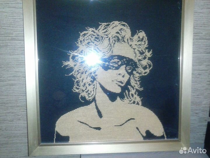 Вышивка ручной работы 