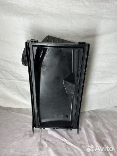 Корпус воздушного фильтра Volkswagen Touareg NF