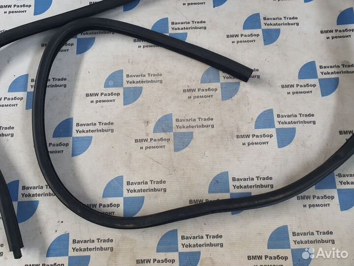 Уплотнитель задний левый BMW e90