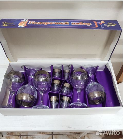 Набор фужеров для вина, рюмки