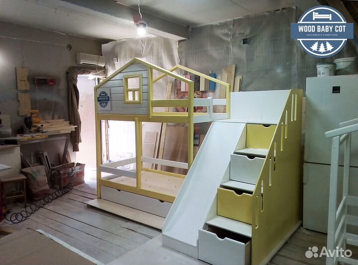 Кроватка домик с горкой. Массив