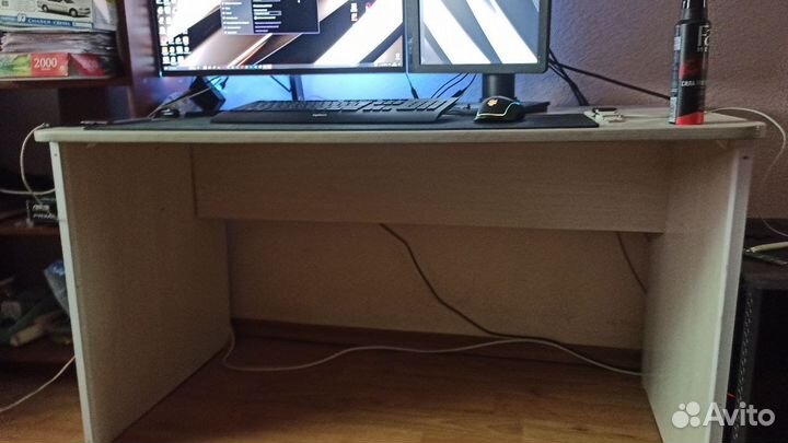 Письменный/Компьютерный стол белый