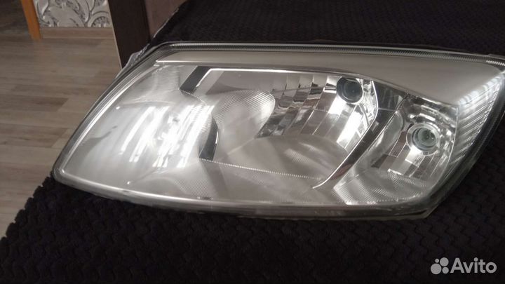 Фара гранта левая