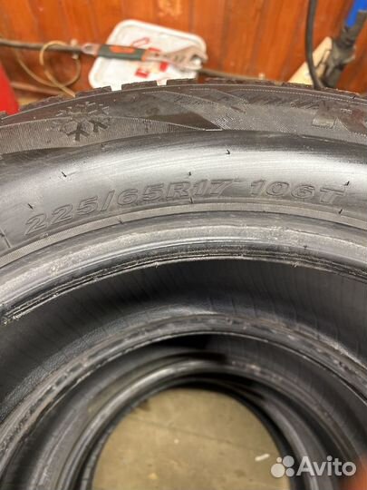 Roadstone Winguard WinSpike SUV 225/65 R17 106T