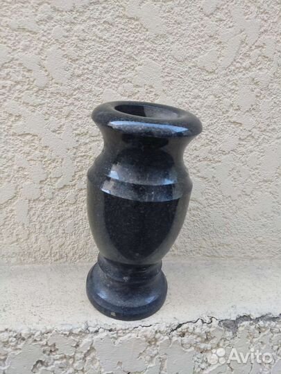 Ваза гранитная