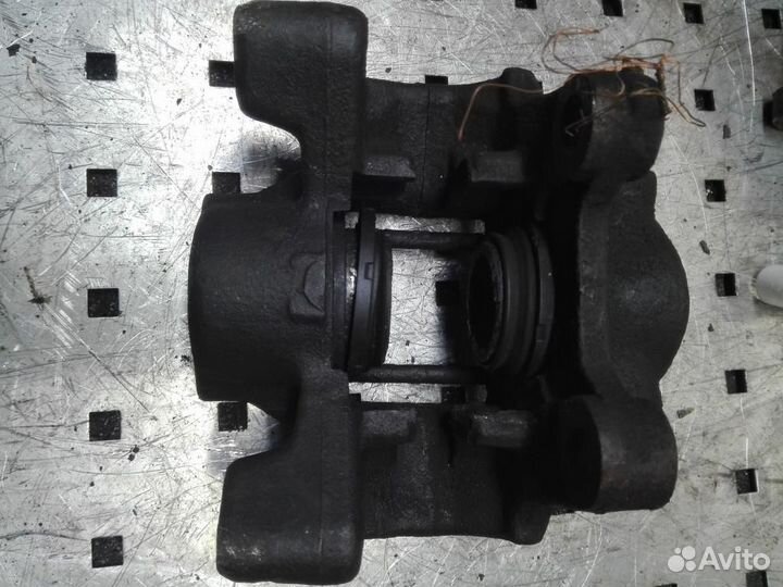 Суппорт задний правый Opel Omega