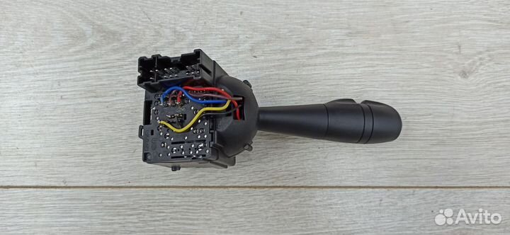 Подрулевой переключатель Renault sandero Лев