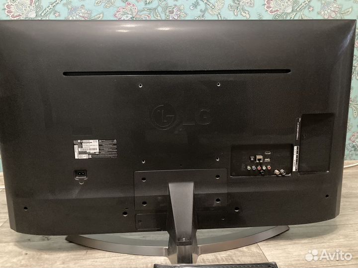 Телевизор LG 43UH676V