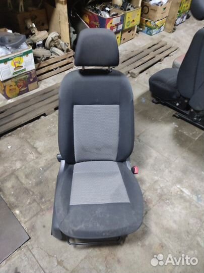 Сидение переднее правое Volkswagen Polo SED RUS