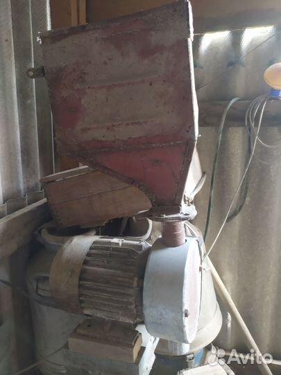 Зернодробилка